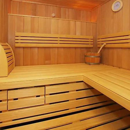 Holiday Homes, トルフハウス